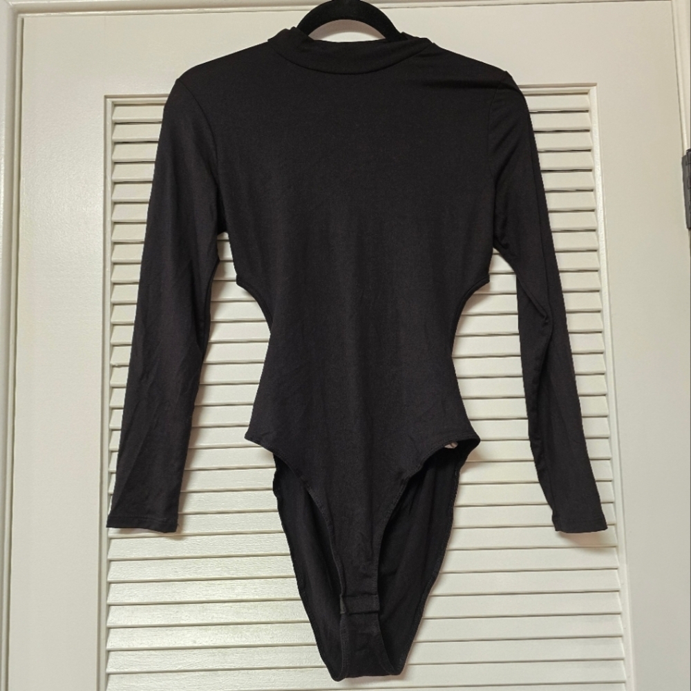 Charlotte Russe - Black Long-Sleeve Bodysuit With Open Back